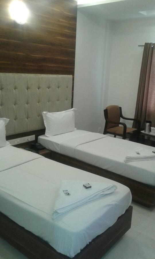 Hotel Comfort Bharuch Exterior foto