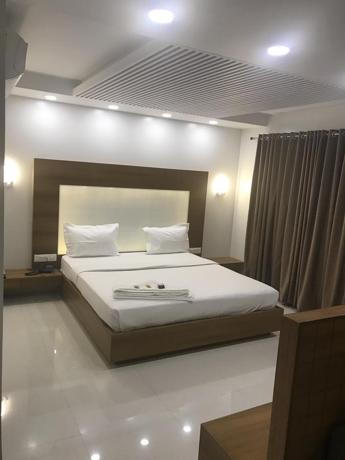 Hotel Comfort Bharuch Exterior foto